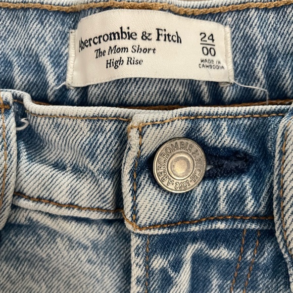 Abercrombie & Fitch High Rise Mom Short - Picture 3 of 3